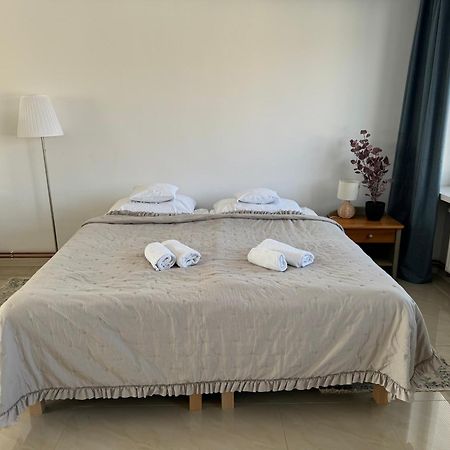 Apartamenty Cud Miod Кросно Екстериор снимка