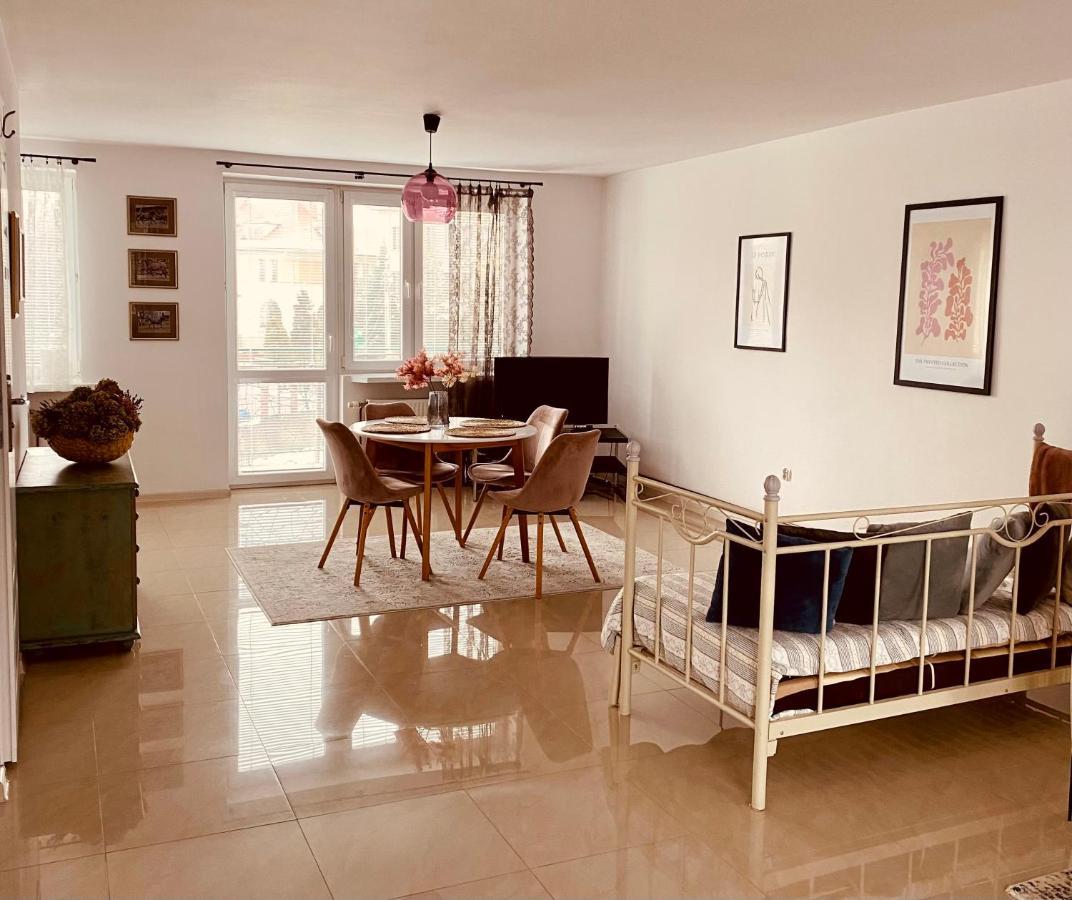 Apartamenty Cud Miod Кросно Екстериор снимка